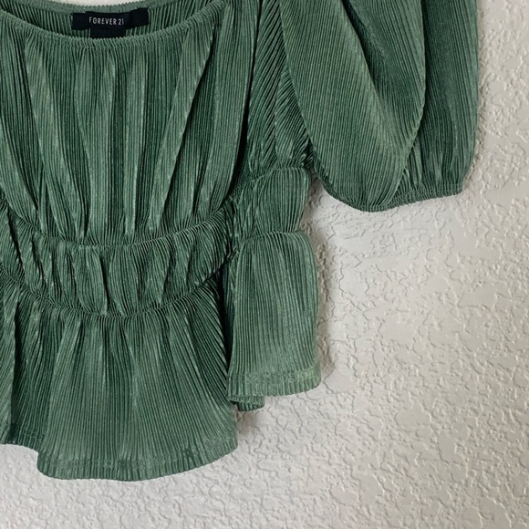 Forever 21 | Like new green peasant top puffed sleeve cropped size medium - Picture 4 of 6